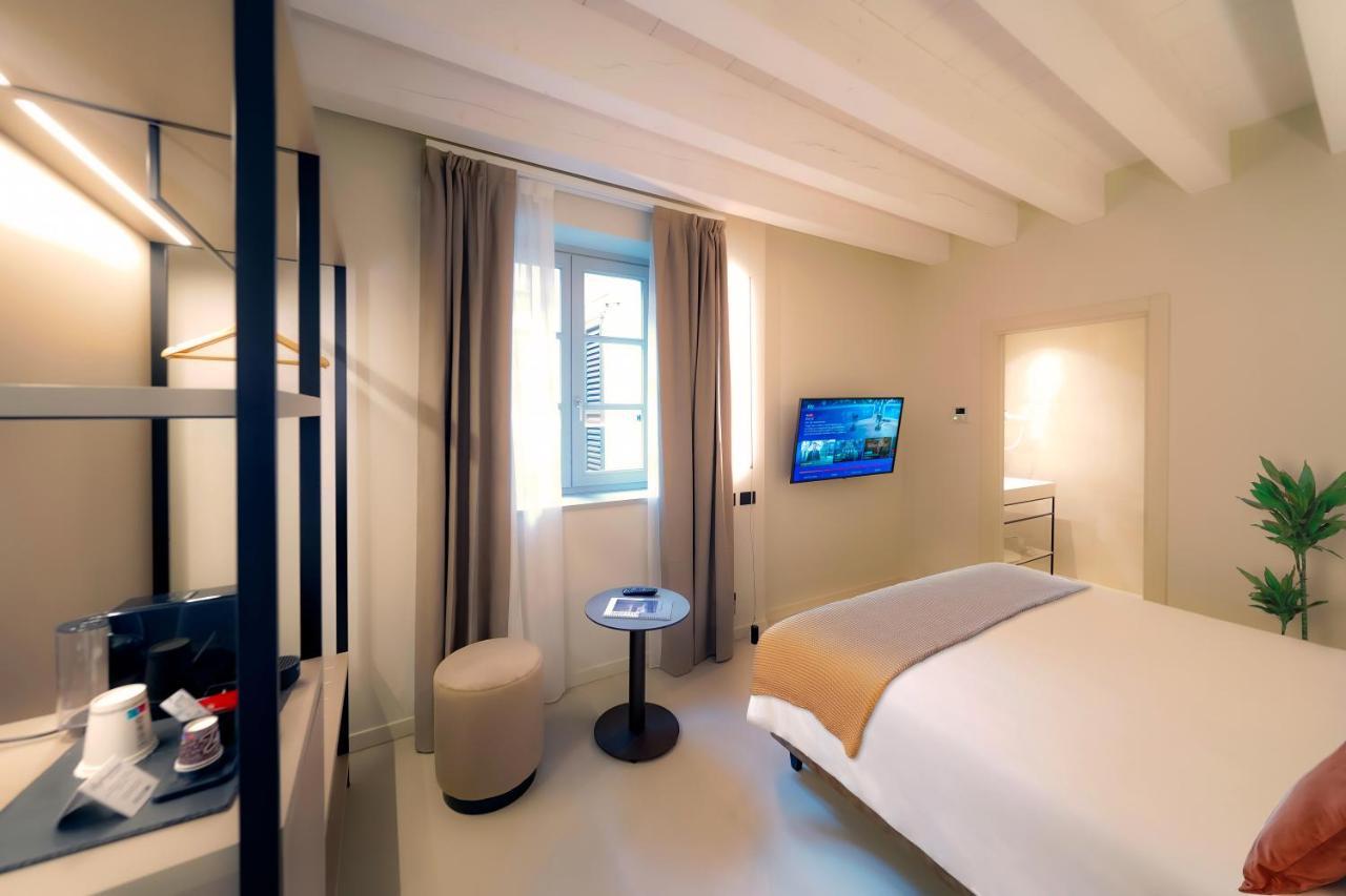 แบร์กาโม อินน์ 21 ภายนอก รูปภาพ A room at the hotel