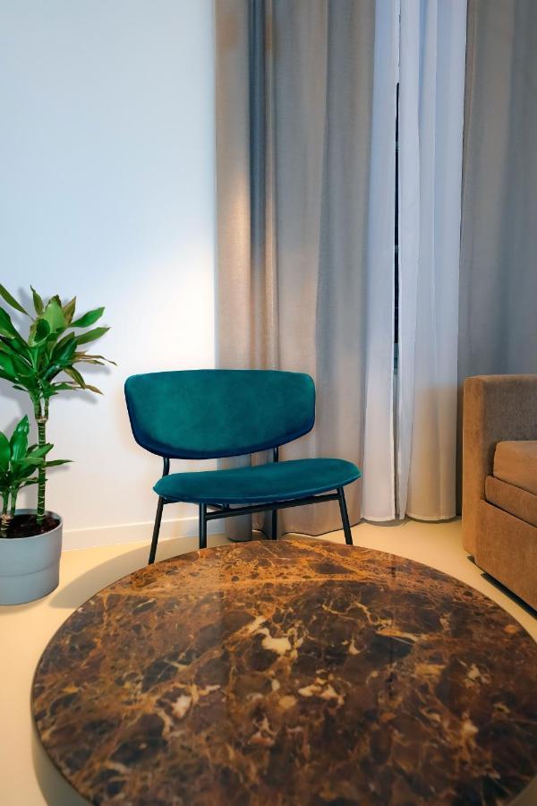 แบร์กาโม อินน์ 21 ภายนอก รูปภาพ A chair
