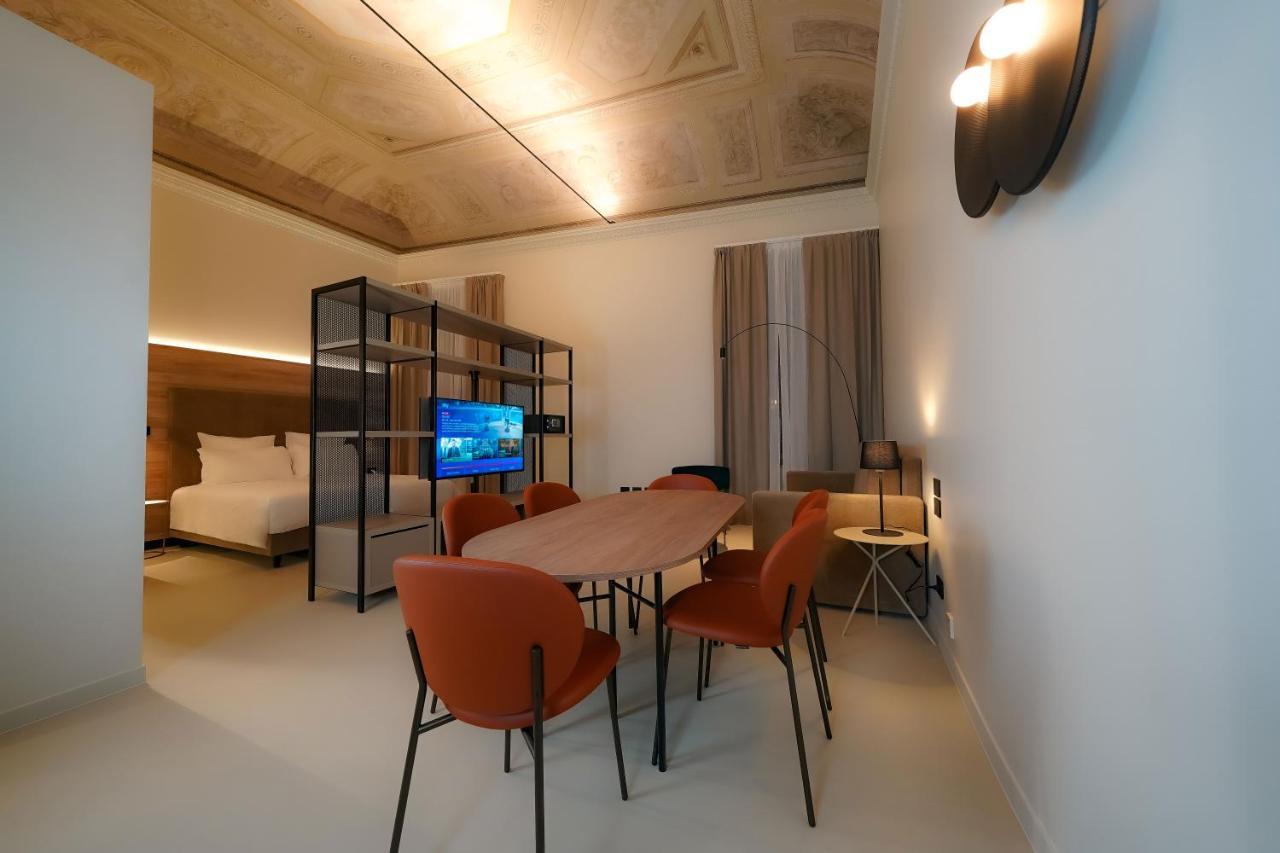 แบร์กาโม อินน์ 21 ภายนอก รูปภาพ A room at the hotel
