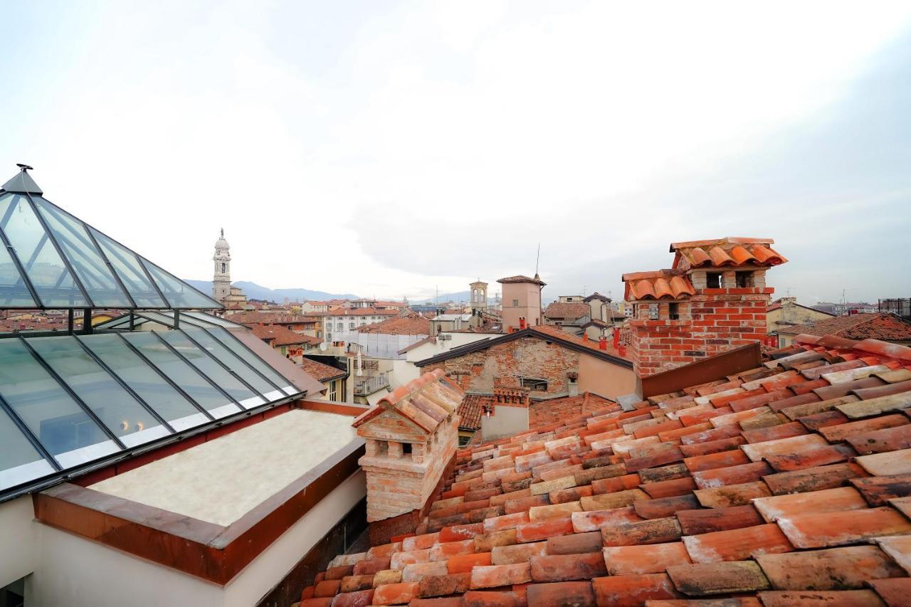 แบร์กาโม อินน์ 21 ภายนอก รูปภาพ View of the roofs of the city